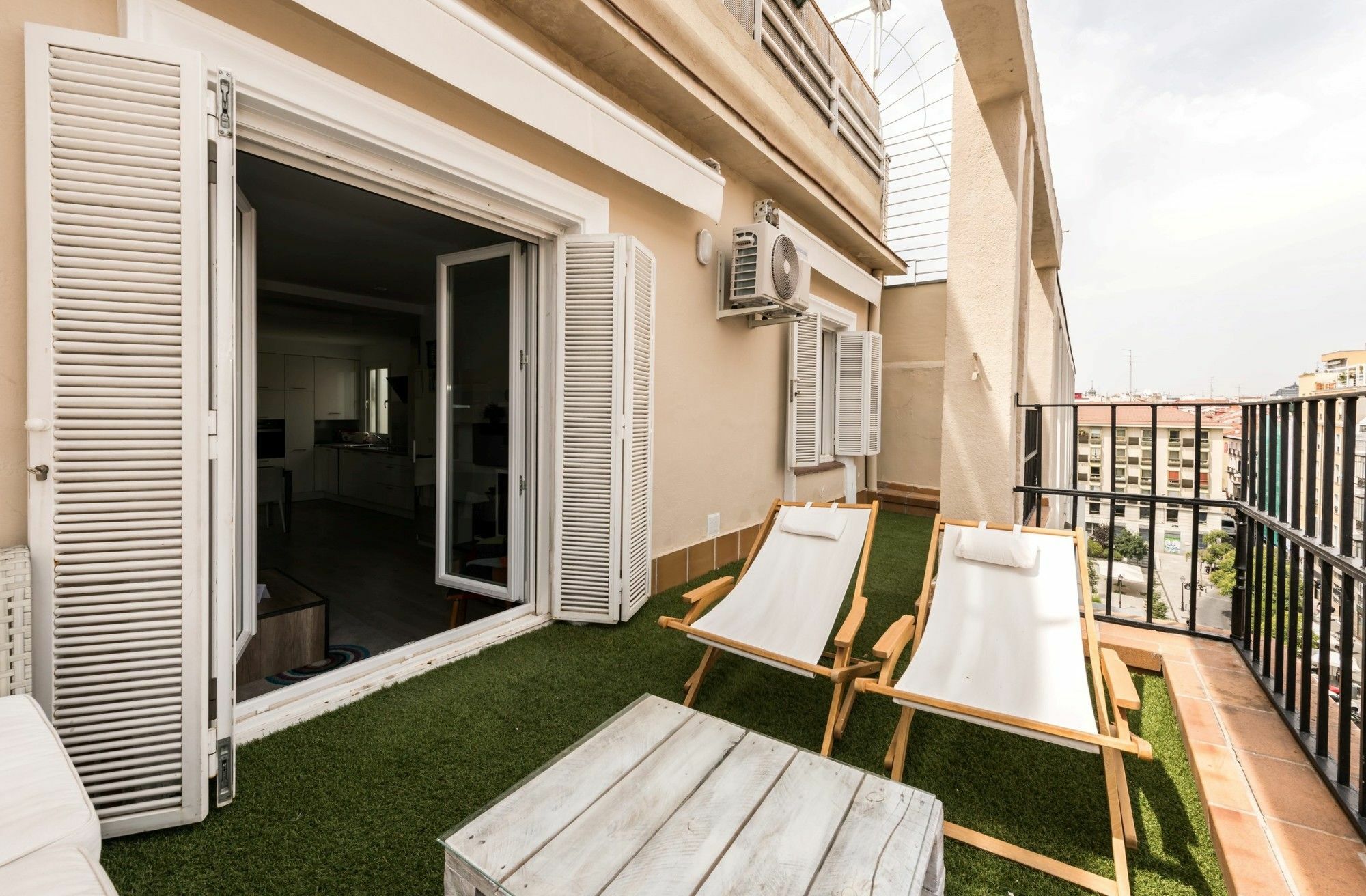 Gran Via Terrace City Center Мадрид Екстериор снимка